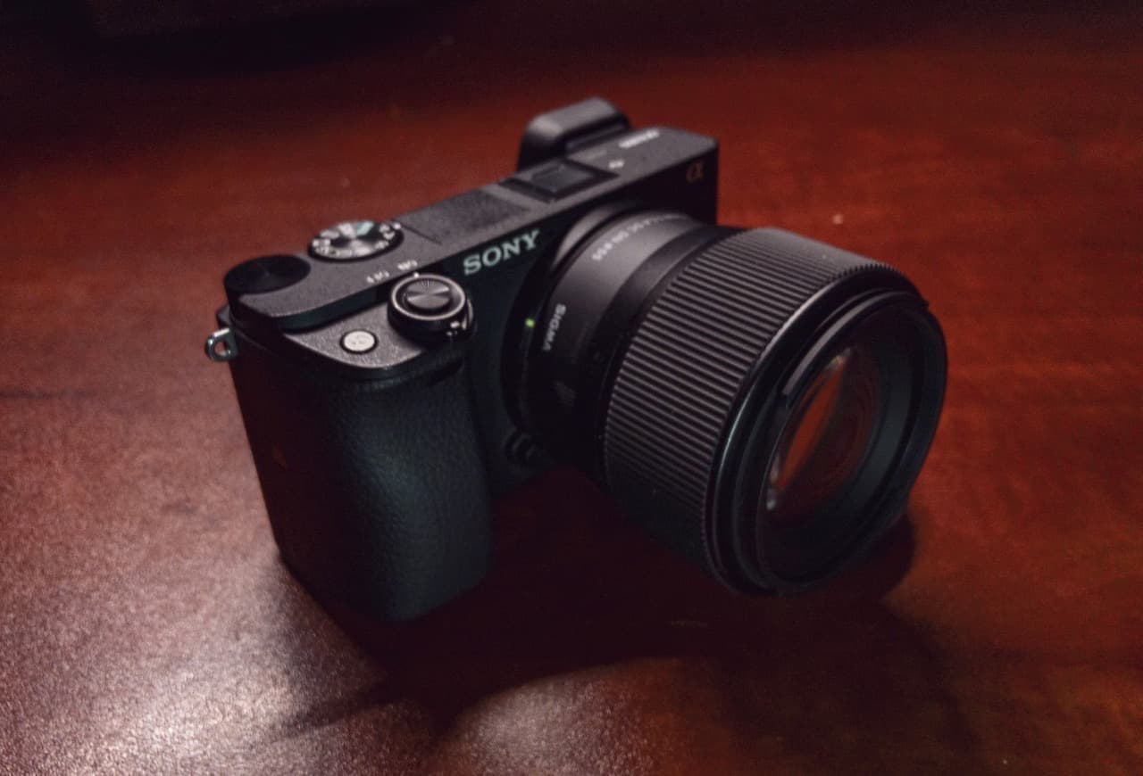 Sony α6300 + Sigma 56mm f/1.4