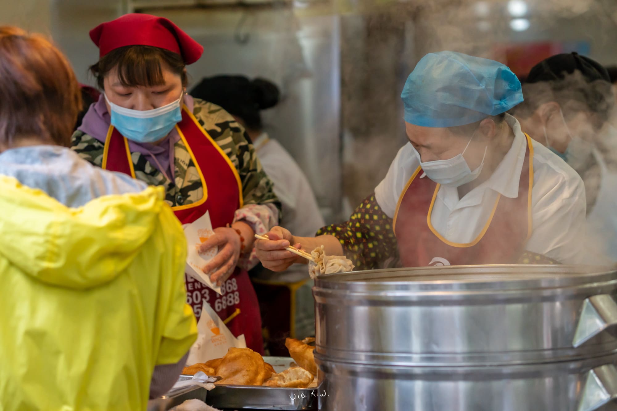 制作油饼包烧麦