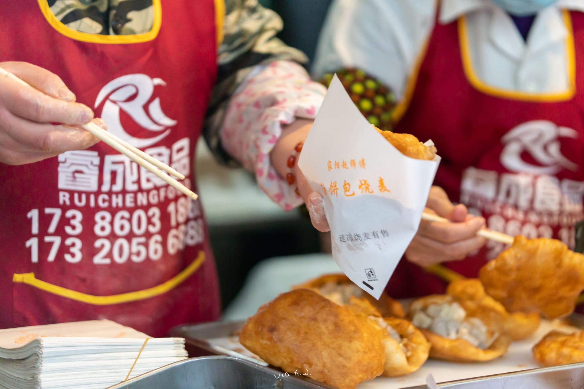 制作油饼包烧麦