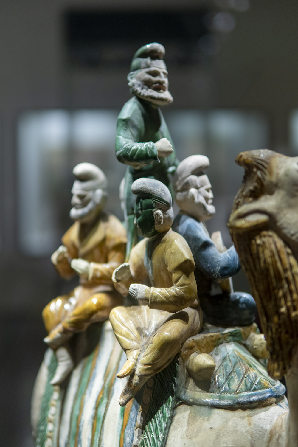 唐三彩骆驼载乐俑